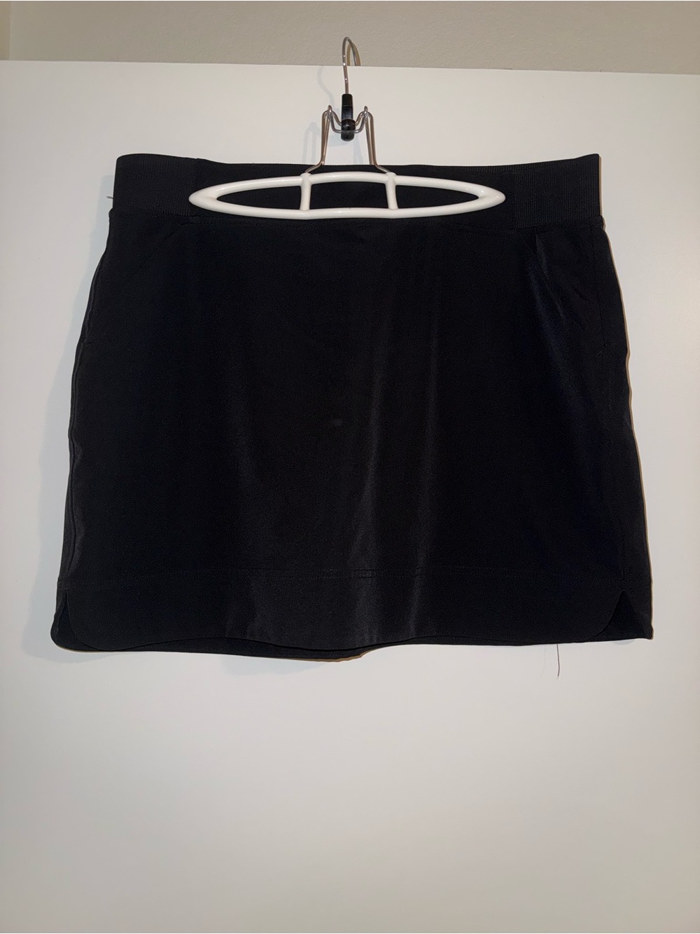 Black Women's Athletic Skort with Elastic Waistband
